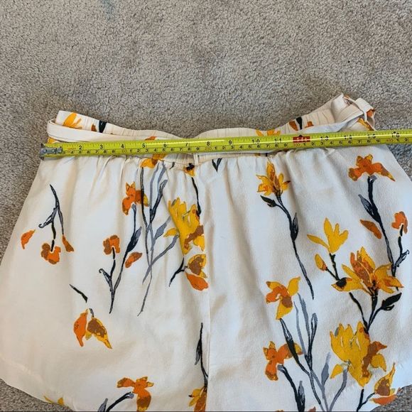 GENTLE Fawn Cream painter floral shorts Sz L NWT - Picture 8 of 9